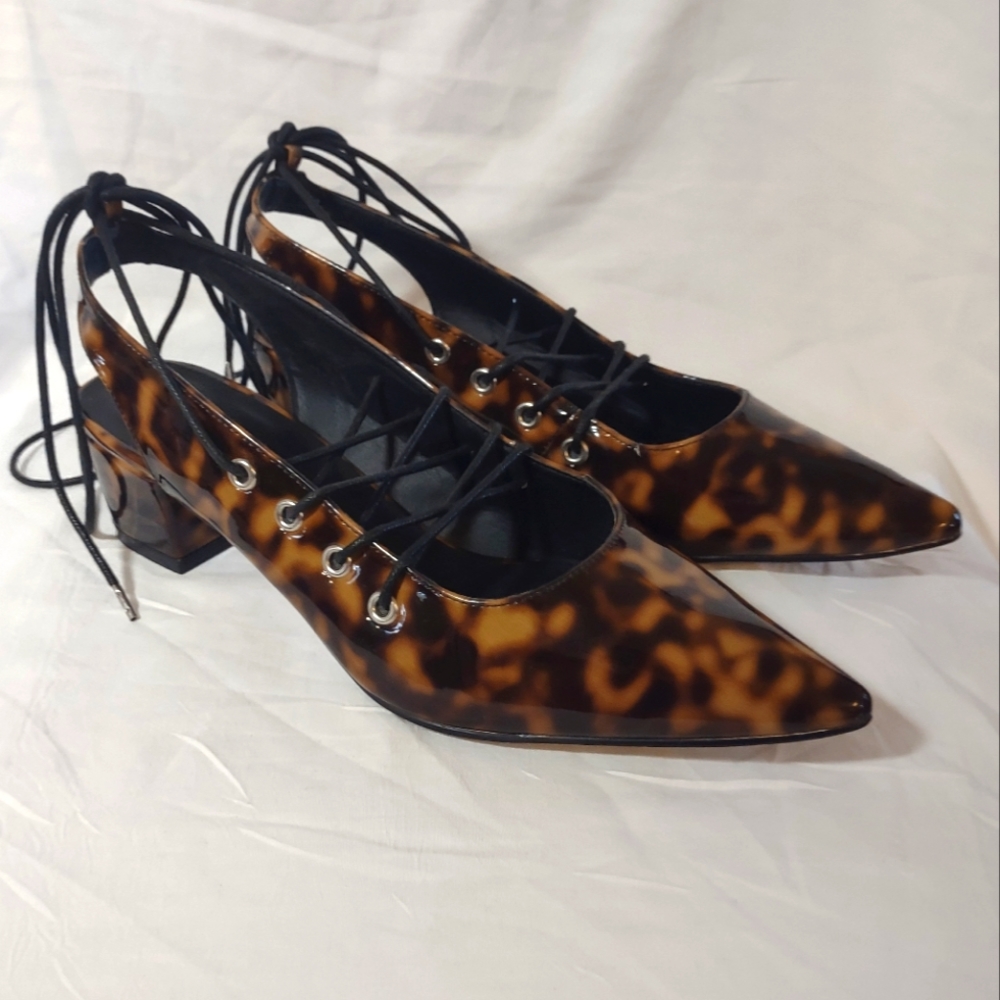 Soso Animal Print Shoes. Size 8